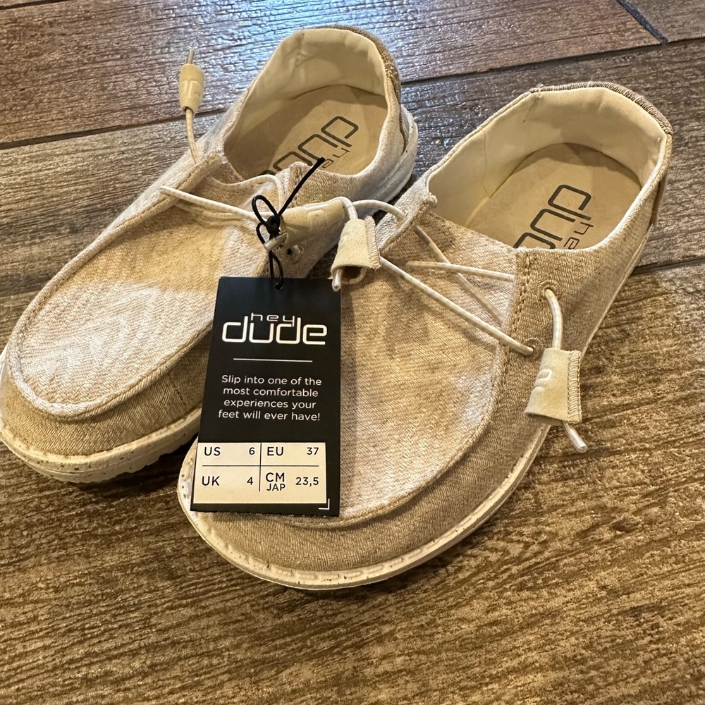 Hey dude Wendy shoes size 6